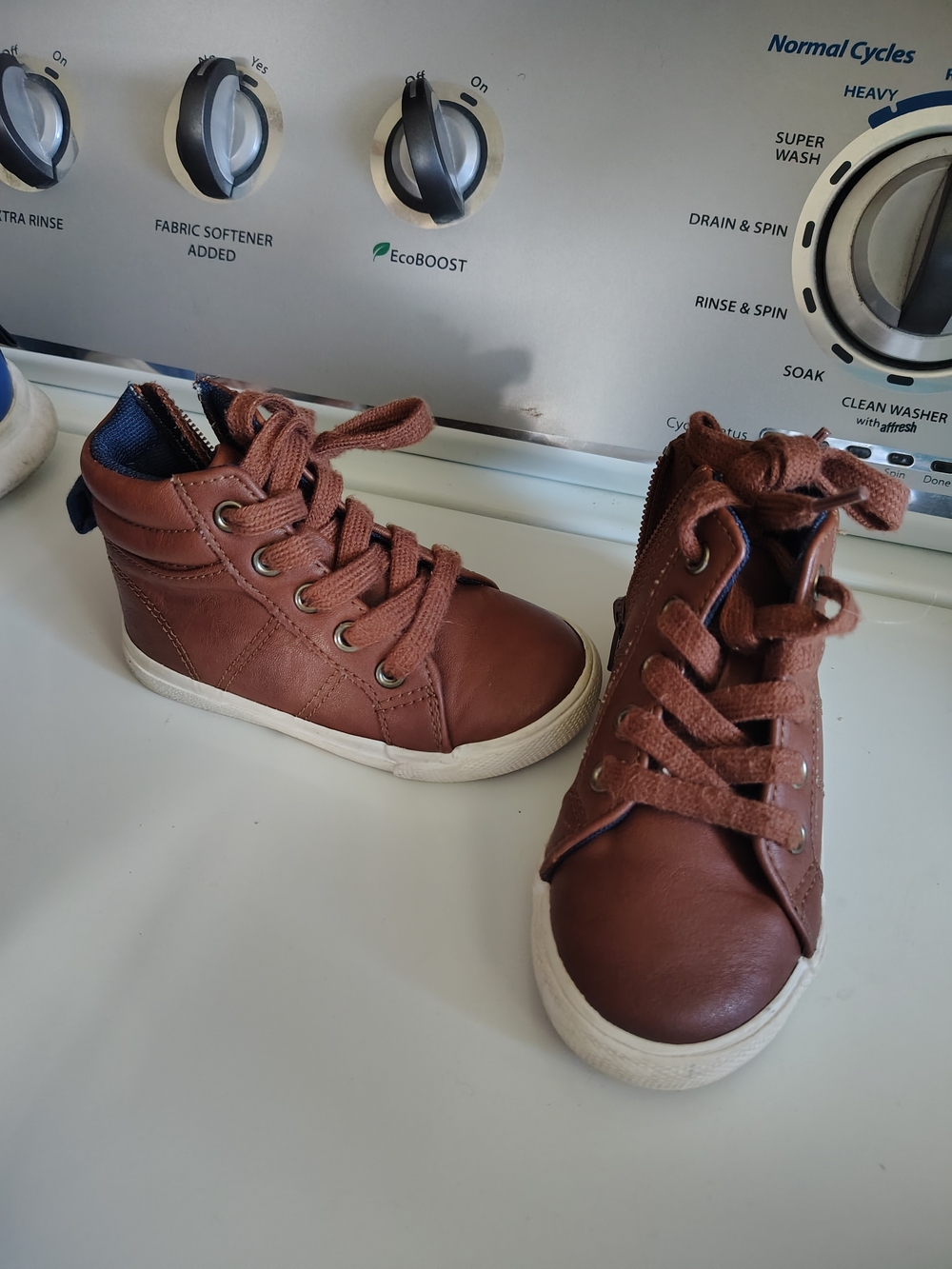 Cat & Jack Size 7 Brown High-Top Kids Sneakers